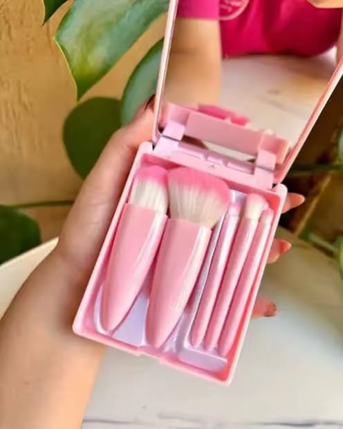 5 In 1 Makeup Brush Set with Mirror Blush Powder Brush Travel Kit Portable Mini Beauty Make Up Tool 5-Piece Portable Makeup